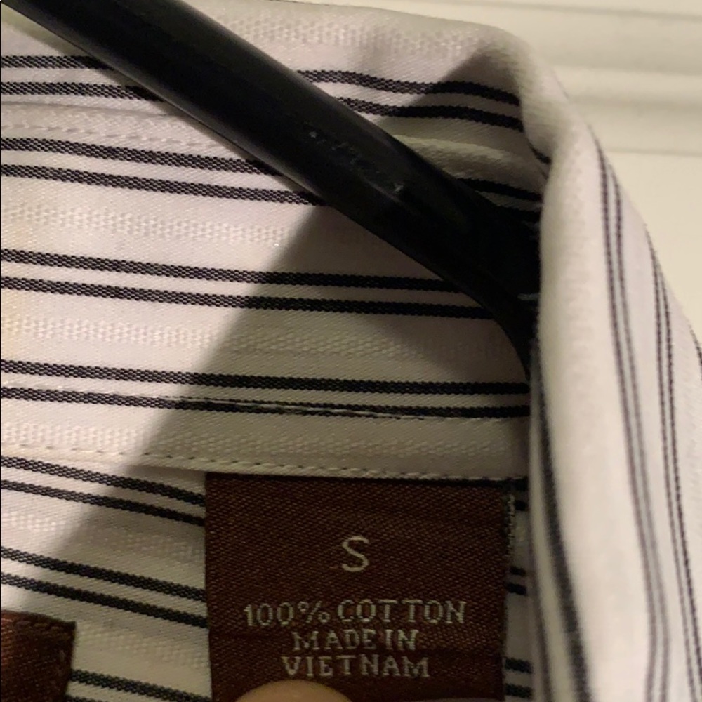 Button front shirt - Picture 2 of 3